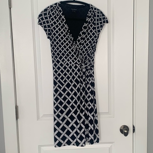 White House Black Market Faux Wrap Geometric Print Midi Dress size 2 - Picture 2 of 10